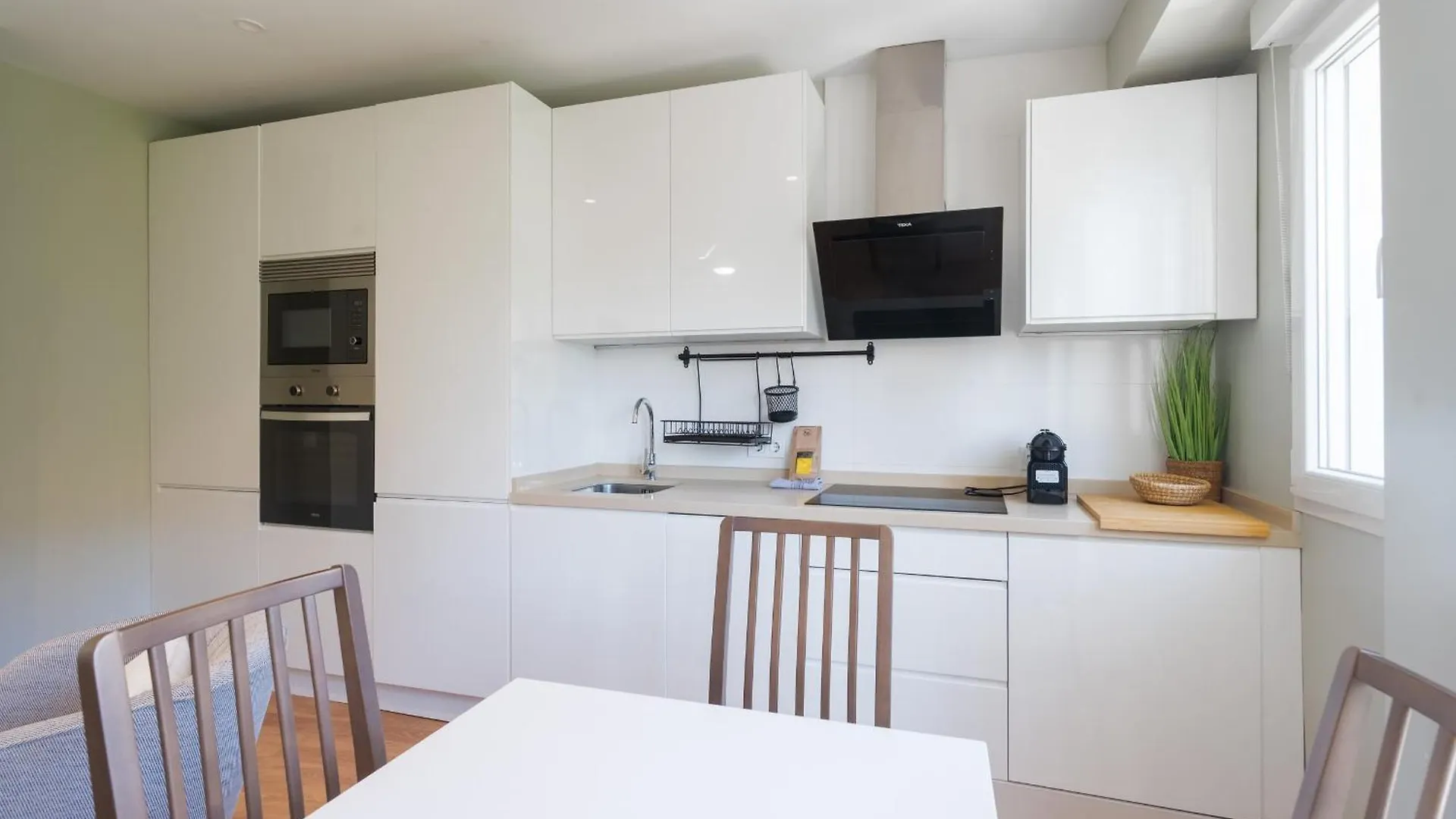 Apartment With Views -Santa Isabel Square- 2Bd1Bth 세비야 0*,  스페인
