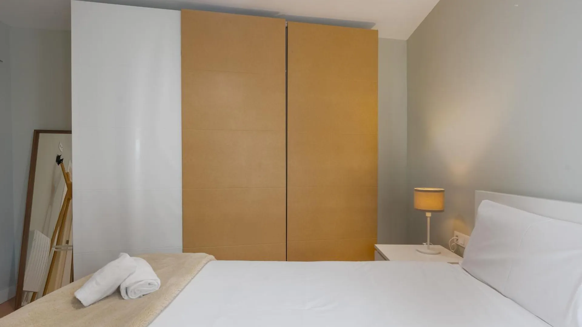 Apartment With Views -Santa Isabel Square- 2Bd1Bth 세비야 0*,