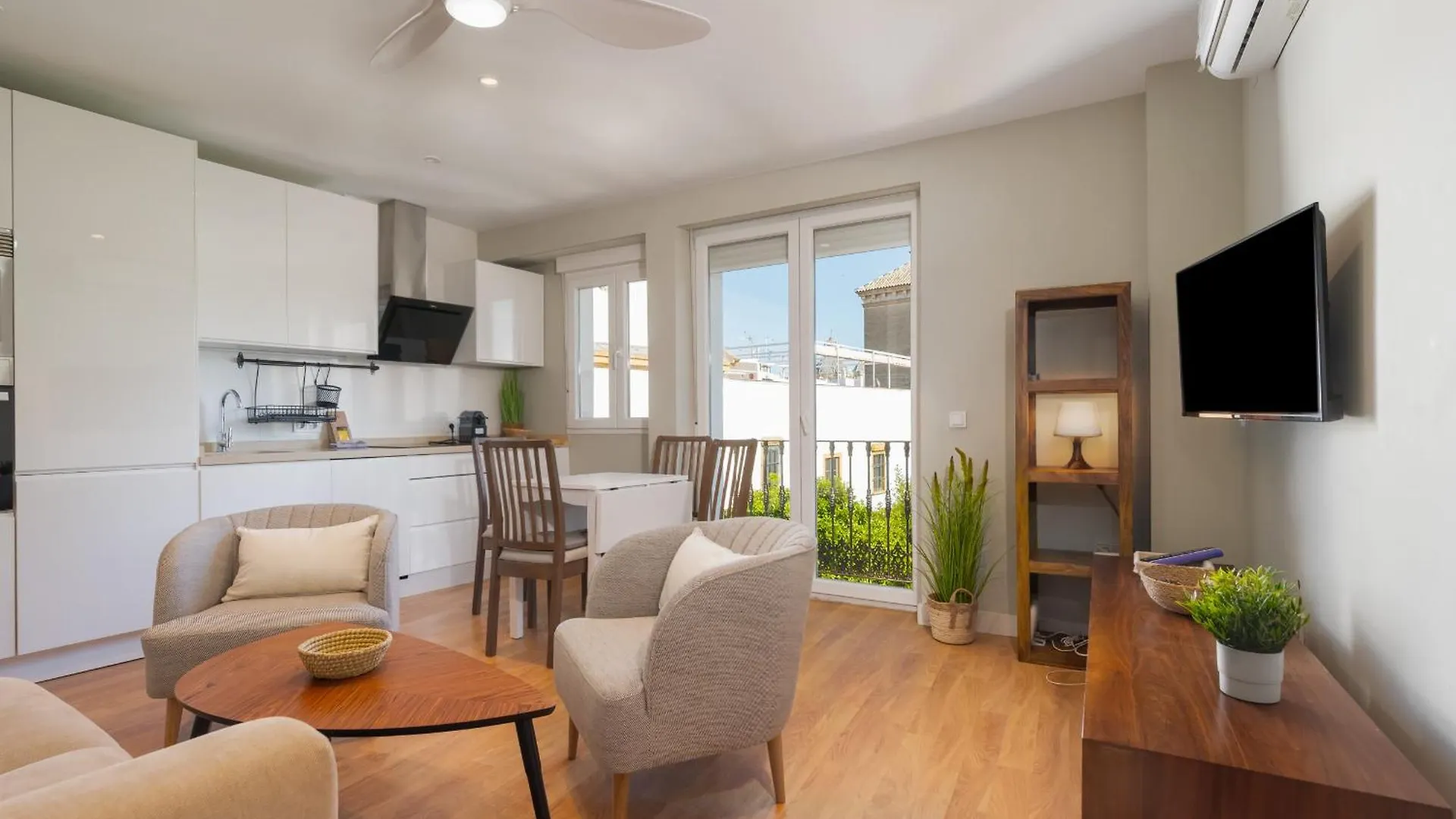 Apartment With Views -Santa Isabel Square- 2Bd1Bth Seville