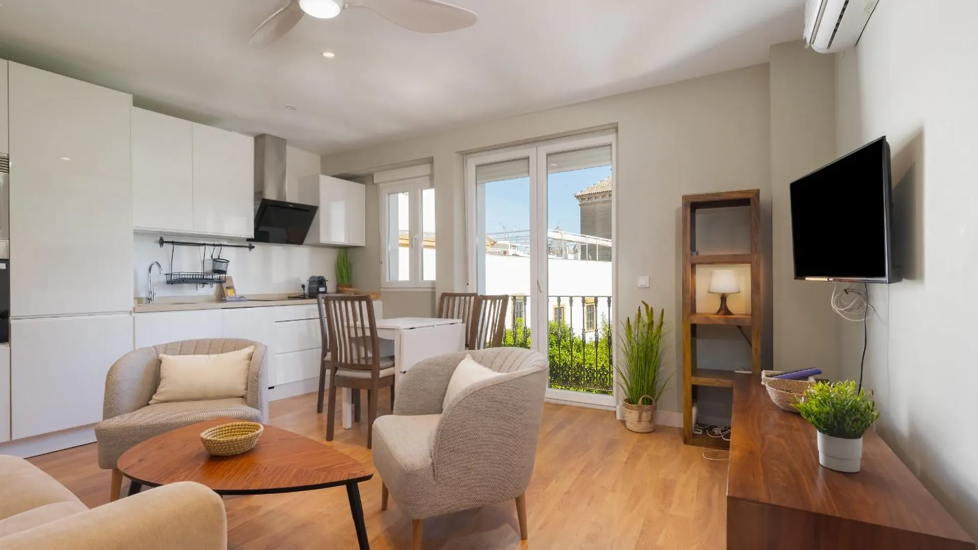 Apartment With Views -Santa Isabel Square- 2Bd1Bth Sevilla