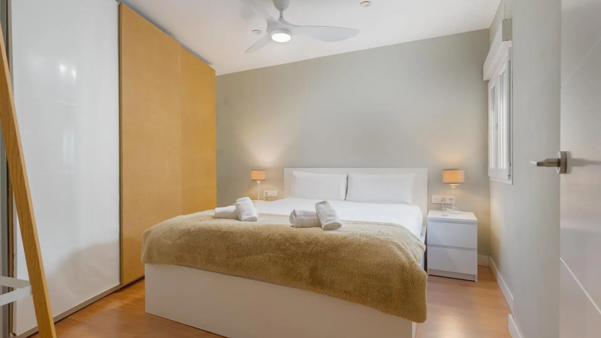 Apartment With Views -Santa Isabel Square- 2Bd1Bth Seville